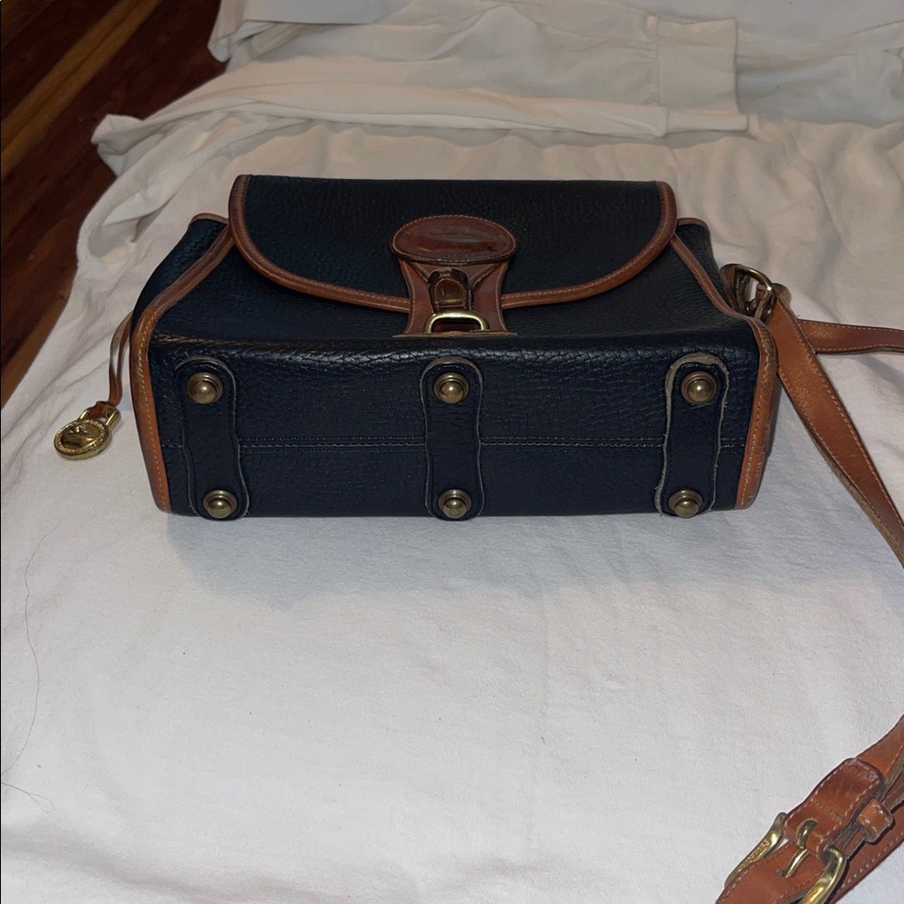 Vintage Dooney & Bourke Black and Tan All-Weather Leather Shoulder Bag - Picture 12 of 16